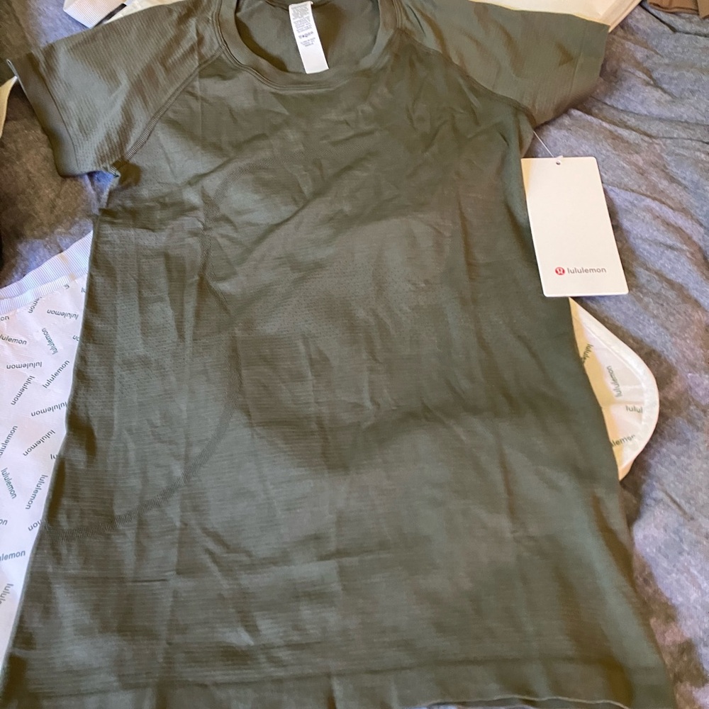 NWT Lululemon Swiftly Tech Short Sleeve 2.0, Sz 6, Army Green